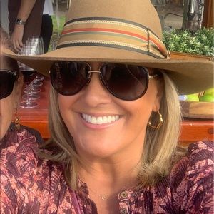 Meet your Posher, Lisa